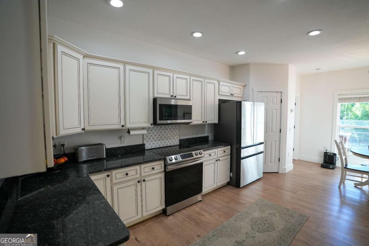 3 bedroom, 2.5 bathroom, 2,479 sq ft single family residence for sale at 904 W Grossman Drive, Vidalia, GA 30474 — photo 10