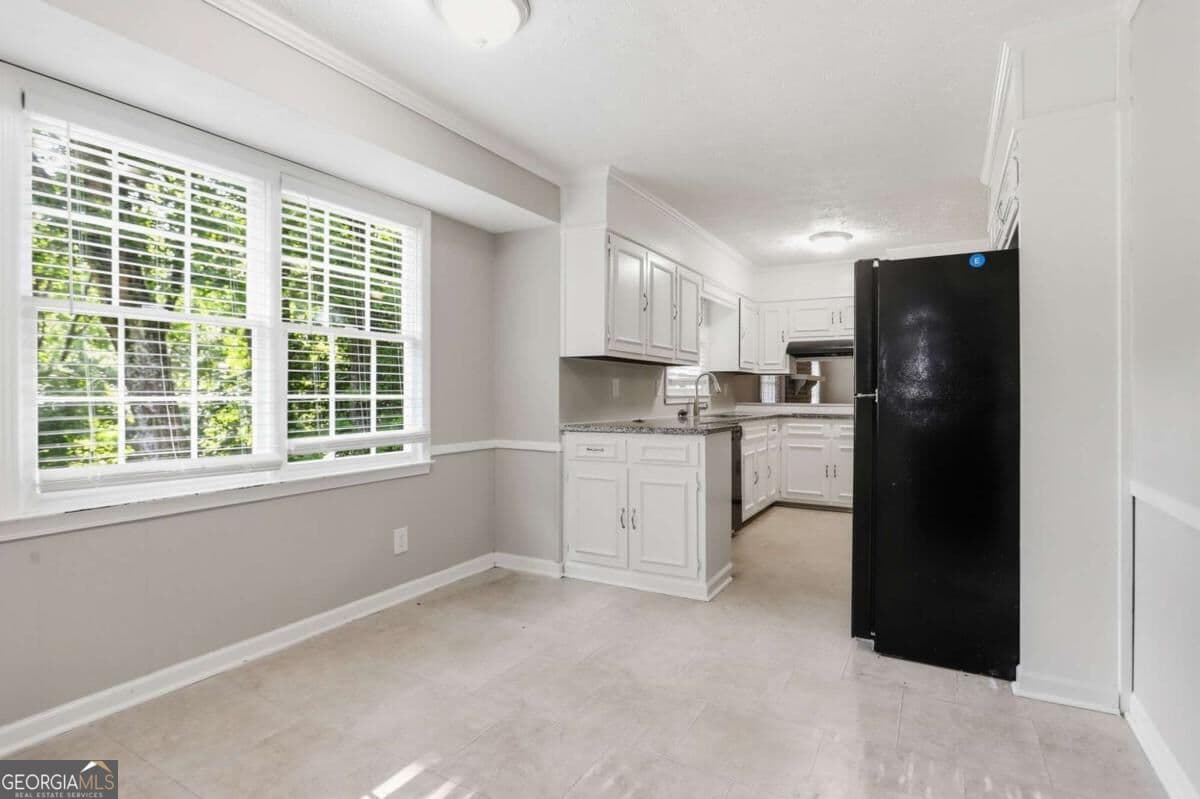 3 bedroom, 3 bathroom, 3,026 sq ft single family residence for sale at 5528 Fern Creek Drive, Lilburn, GA 30047 — photo 10