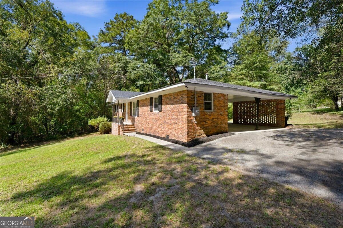 3 bedroom, 1.5 bathroom, 1,319 sq ft single family residence for sale at 110 Connie Drive, Macon, GA 31211 — photo 2