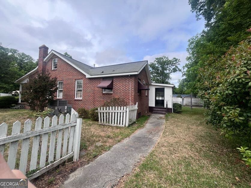 4 bedroom, 2.5 bathroom, 2,057 sq ft single family residence for sale at 211 Gordon Street, Thomson, GA 30824 — photo 3