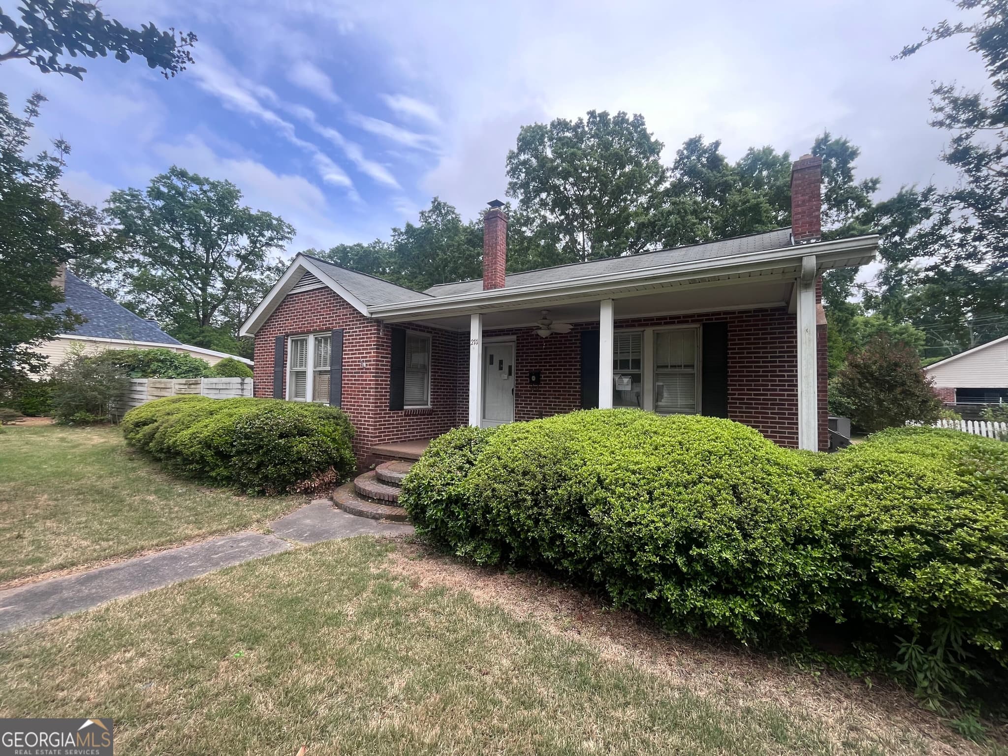 4 bedroom, 2.5 bathroom, 2,057 sq ft single family residence for sale at 211 Gordon Street, Thomson, GA 30824 — photo 1 of 19