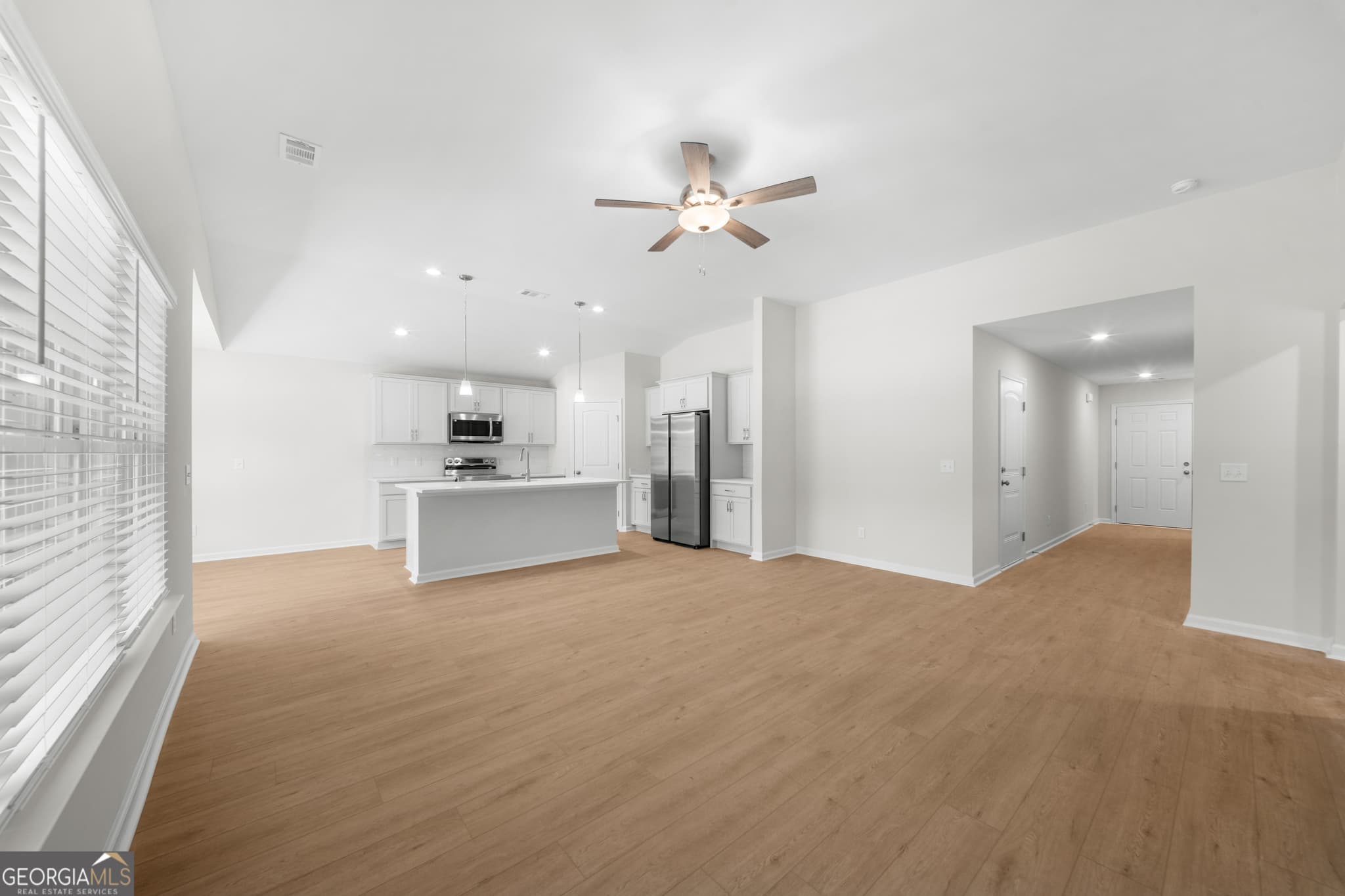 3 bedroom, 2 bathroom, 1,733 sq ft single family residence for sale at 128 Hamner Drive, Statesboro, GA 30461 — photo 6
