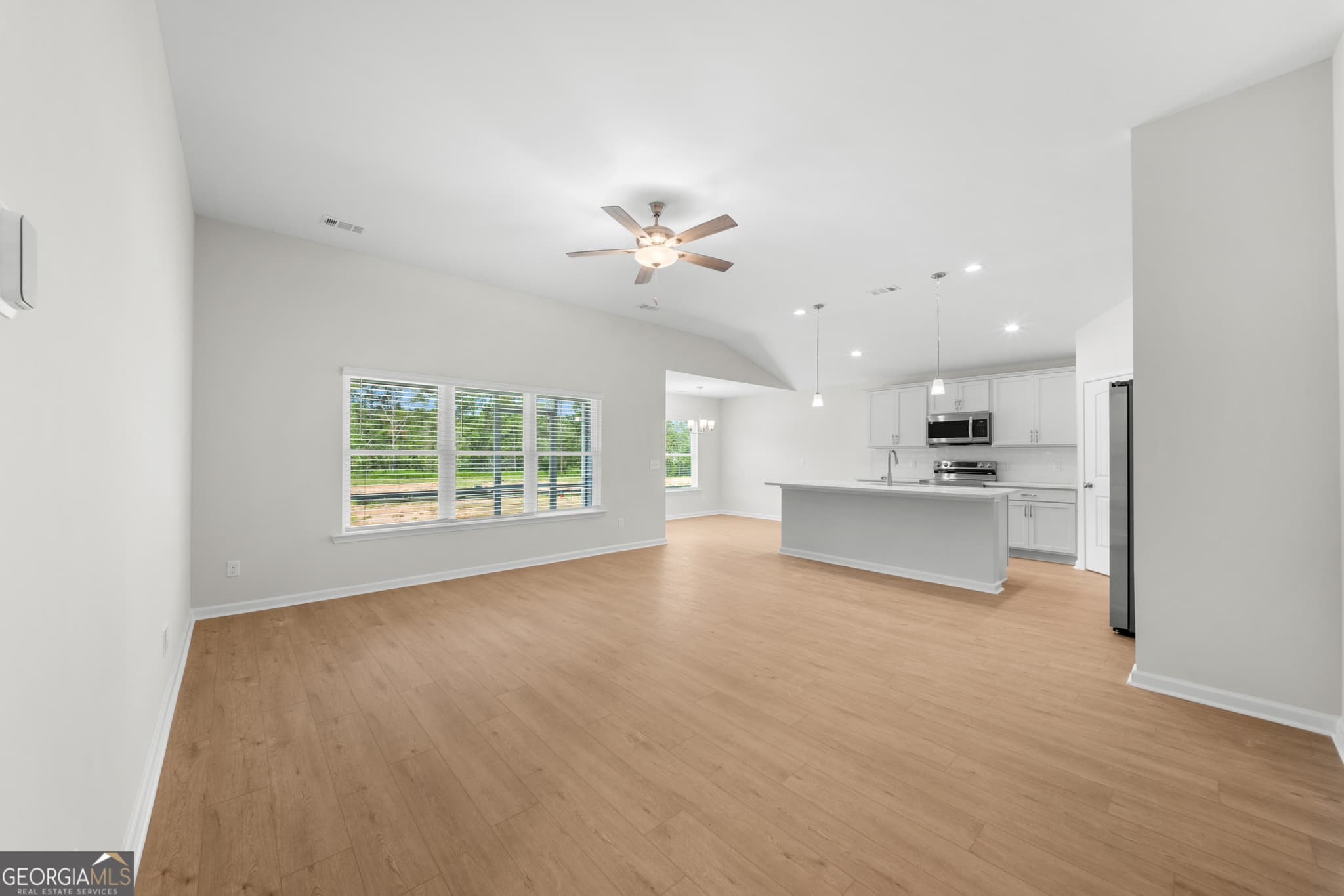 3 bedroom, 2 bathroom, 1,733 sq ft single family residence for sale at 128 Hamner Drive, Statesboro, GA 30461 — photo 5
