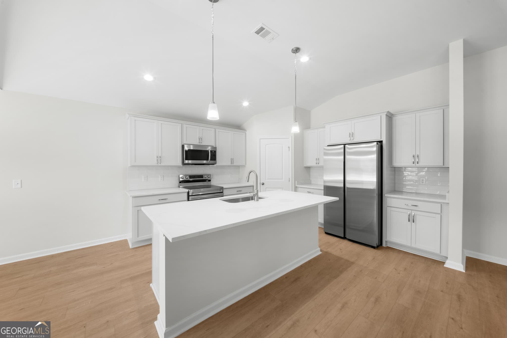 3 bedroom, 2 bathroom, 1,733 sq ft single family residence for sale at 128 Hamner Drive, Statesboro, GA 30461 — photo 8