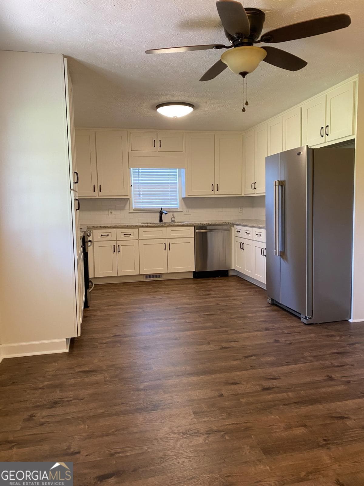 4 bedroom, 3 bathroom, 3,756 sq ft single family residence for rent at 420 Atlanta Highway, Loganville, GA 30052 for $2,400 a month — photo 2