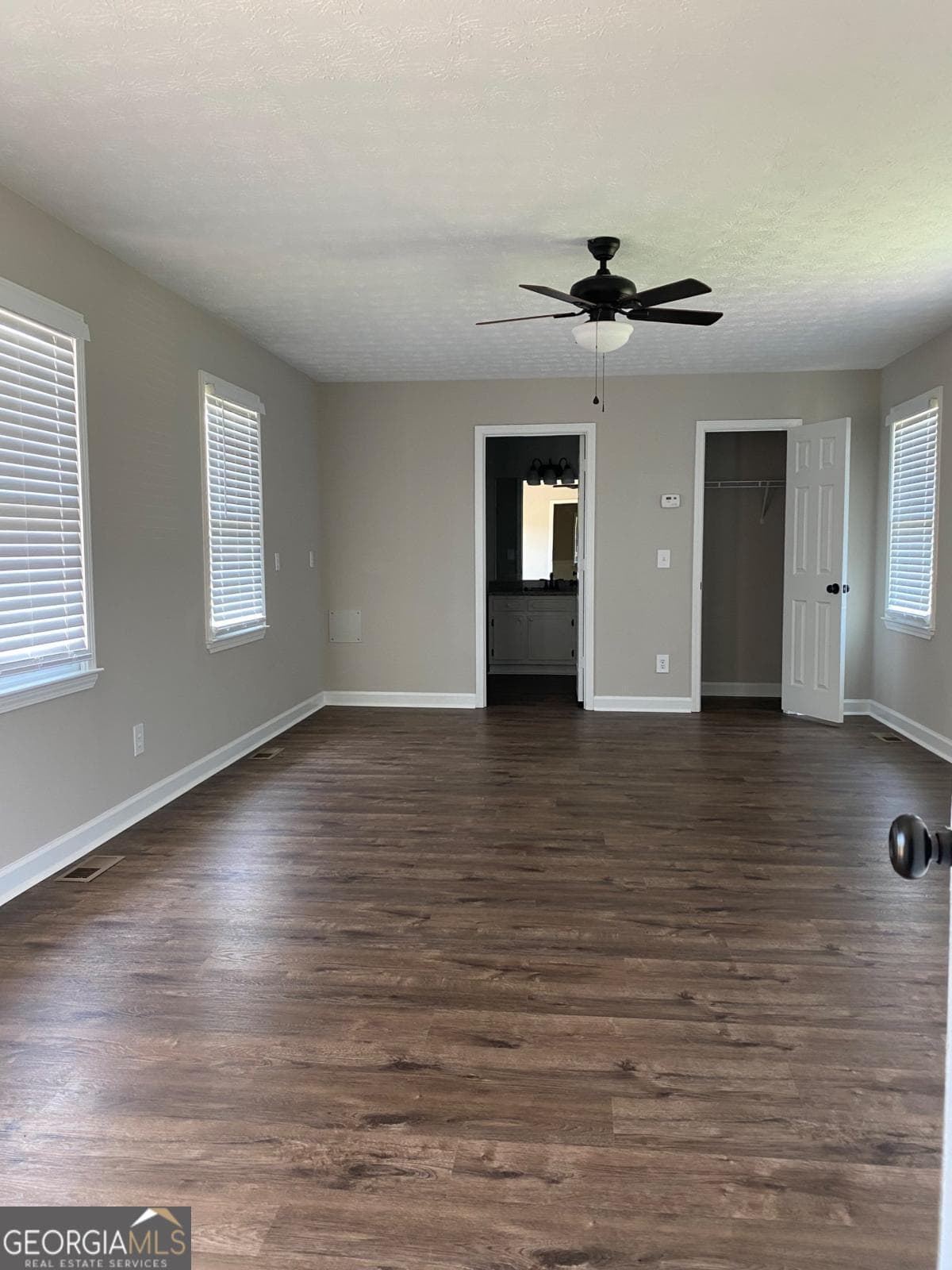 4 bedroom, 3 bathroom, 3,756 sq ft single family residence for rent at 420 Atlanta Highway, Loganville, GA 30052 for $2,400 a month — photo 4