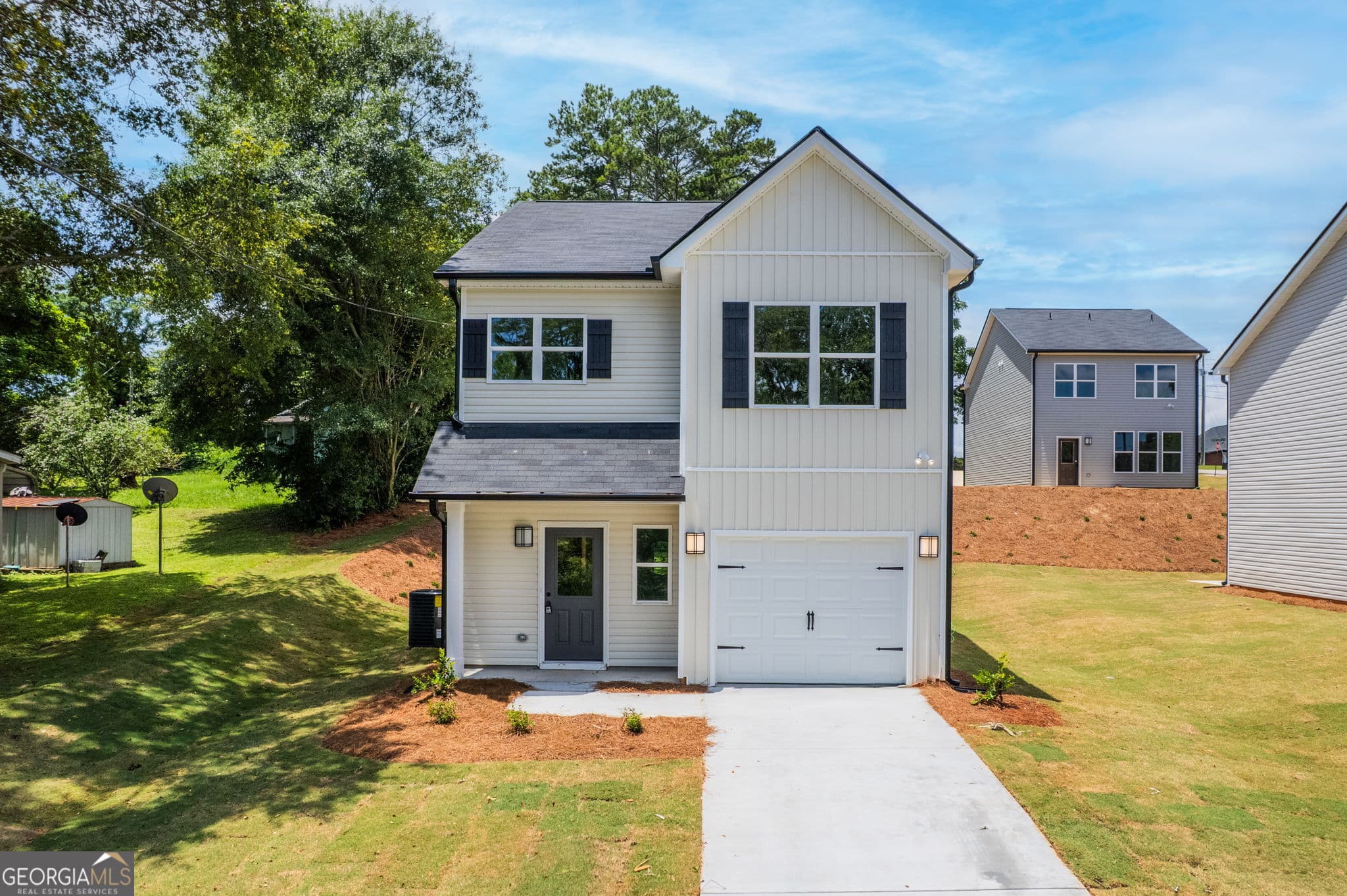 3 bedroom, 2.5 bathroom, 1,464 sq ft single family residence sold at 74 S Hill Street, Toccoa, GA 30577