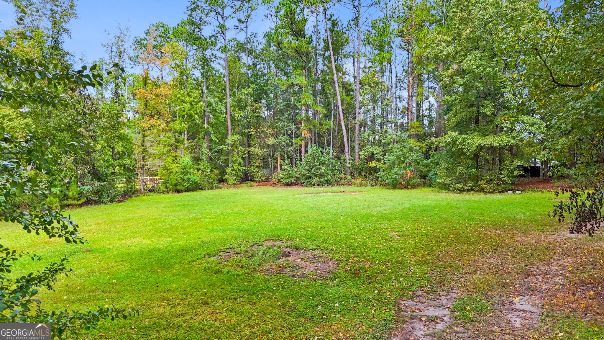 6 bedroom, 3 bathroom, 1,850 sq ft single family residence for sale at 1565 East Lake Drive, Screven, GA 31560 — photo 7