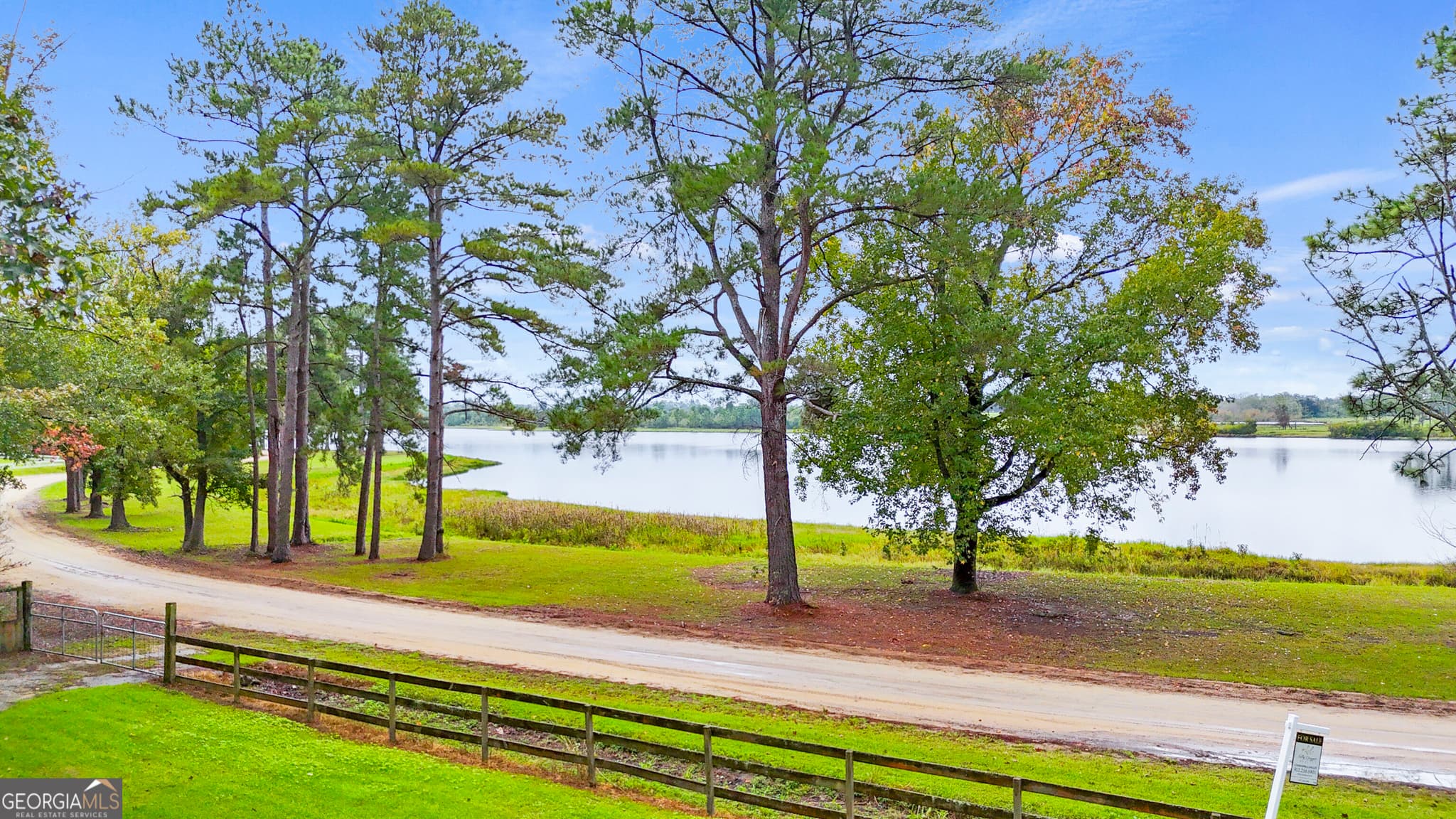 6 bedroom, 3 bathroom, 1,850 sq ft single family residence for sale at 1565 East Lake Drive, Screven, GA 31560 — photo 5