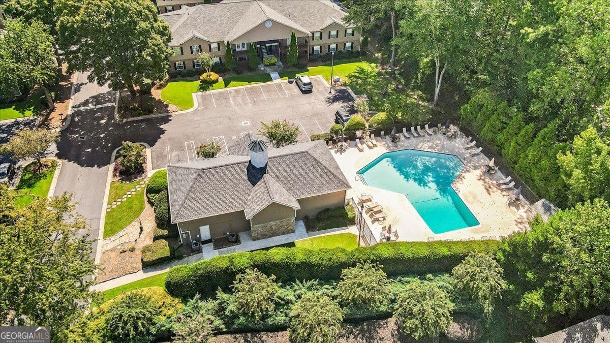 3 bedroom, 2.5 bathroom, 1,600 sq ft condominium for sale at 1402 Brighton Point, Sandy Springs, GA 30328 — photo 6
