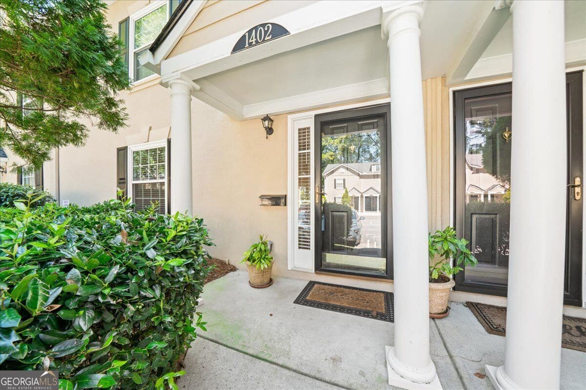 3 bedroom, 2.5 bathroom, 1,600 sq ft condominium for sale at 1402 Brighton Point, Sandy Springs, GA 30328 — photo 7