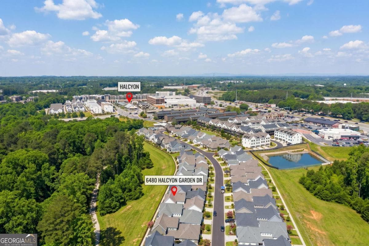 4 bedroom, 3.5 bathroom, 3,127 sq ft single family residence for sale at 6480 Halcyon Garden Drive, Alpharetta, GA 30005 — photo 3