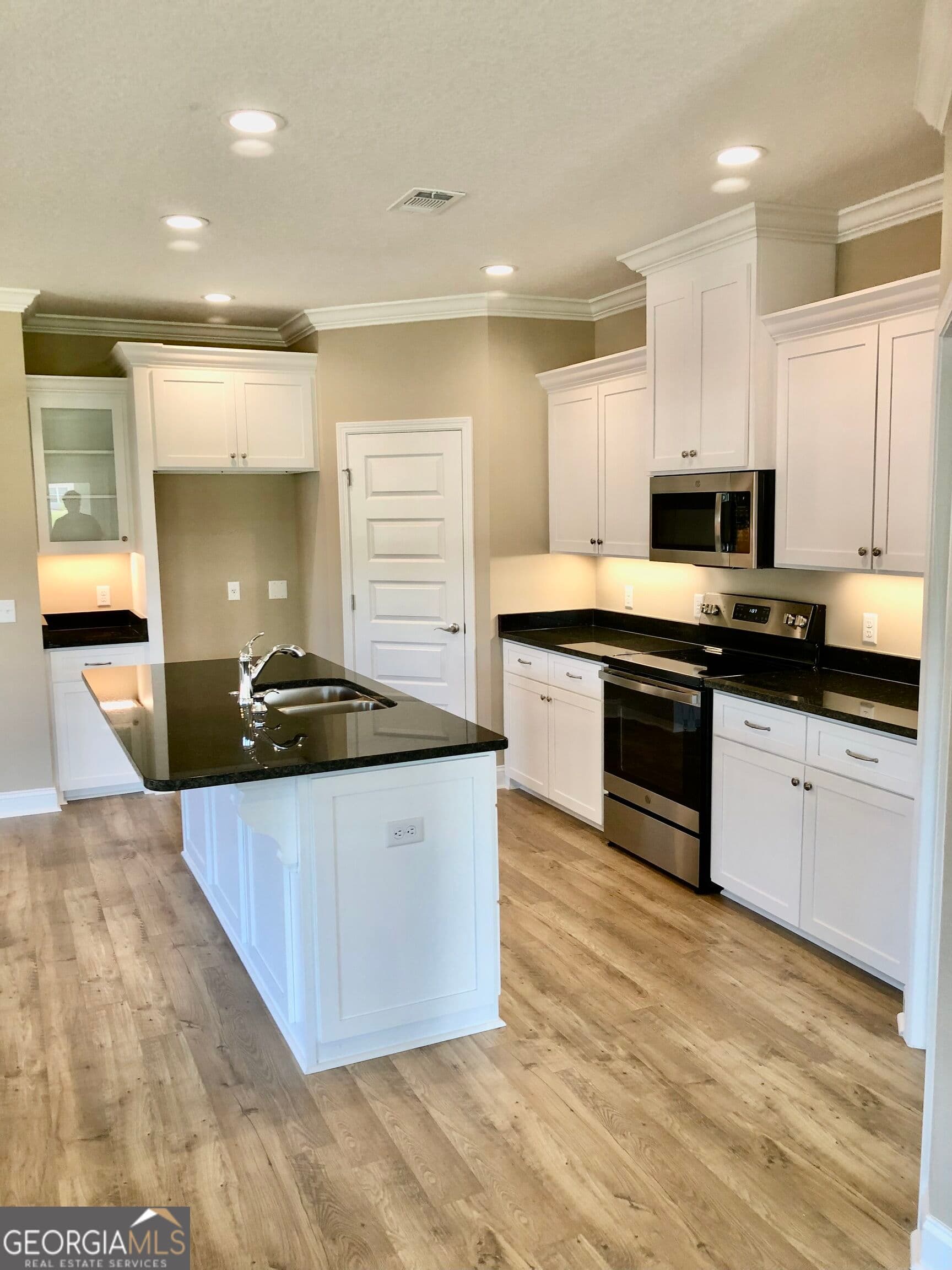 3 bedroom, 2 bathroom, 1,879 sq ft duplex for rent at 321 The Villas Way, Kingsland, GA 31548 for $2,075 a month — photo 4