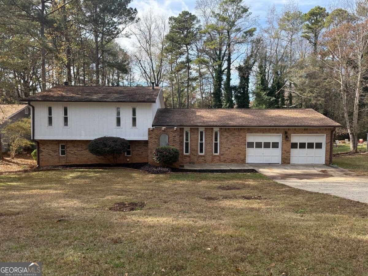 3 bedroom, 2 bathroom, 2,084 sq ft single family residence for rent at 7719 Glen Devon Road, Jonesboro, GA 30236 for $1,900 a month — photo 3