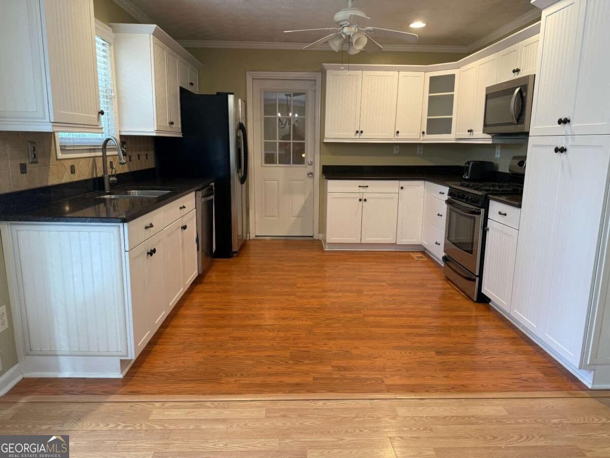 3 bedroom, 2 bathroom, 2,084 sq ft single family residence for rent at 7719 Glen Devon Road, Jonesboro, GA 30236 for $1,900 a month — photo 10