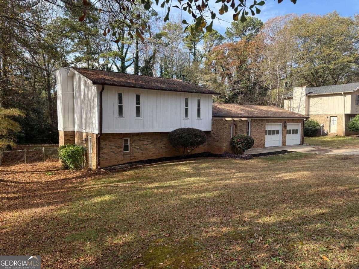 3 bedroom, 2 bathroom, 2,084 sq ft single family residence for rent at 7719 Glen Devon Road, Jonesboro, GA 30236 for $1,900 a month — photo 4