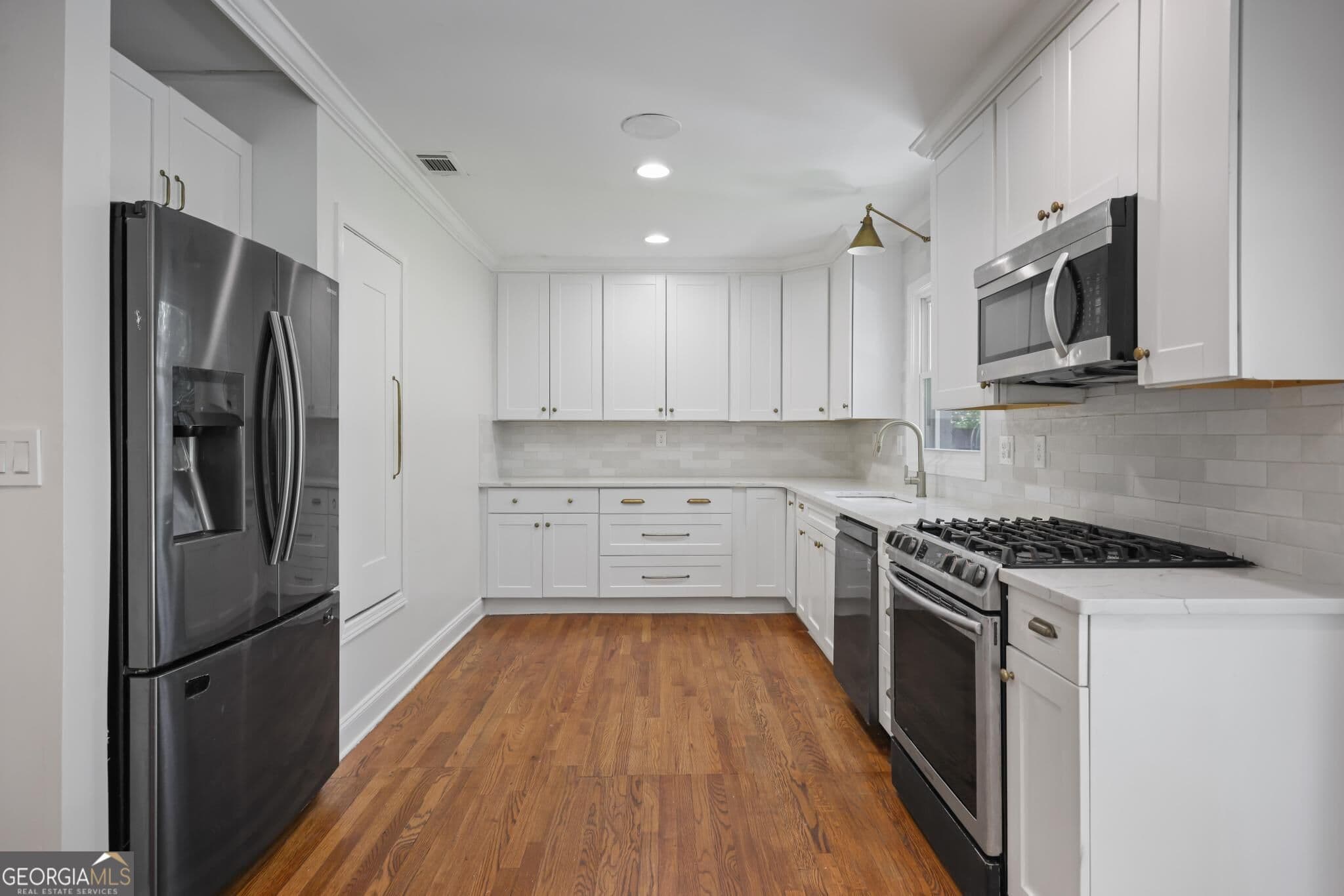 4 bedroom, 3 bathroom, 2,200 sq ft single family residence for rent at 2134 Beecher Circle, Atlanta, GA 30311 for $2,700 a month — photo 5