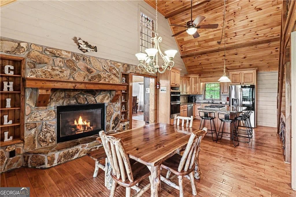 4 bedroom, 3.5 bathroom, 4,990 sq ft cabin,single family residence for sale at 112 Eagles Nest Lane, Blue Ridge, GA 30513 — photo 6