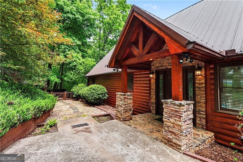 4 bedroom, 3.5 bathroom, 4,990 sq ft cabin,single family residence for sale at 112 Eagles Nest Lane, Blue Ridge, GA 30513 — photo 5