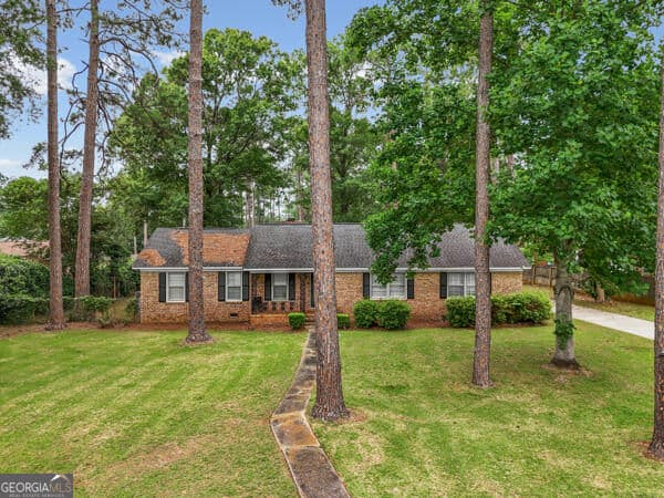 4 bedroom, 2 bathroom single family residence for sale at 1817 Green Valley Lane, Albany, GA 31707 — photo 2