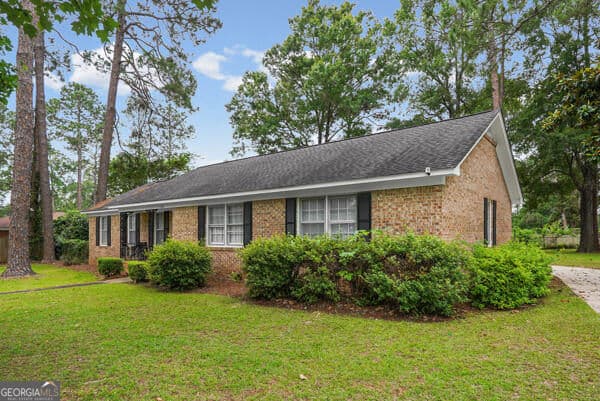4 bedroom, 2 bathroom single family residence for sale at 1817 Green Valley Lane, Albany, GA 31707 — photo 3