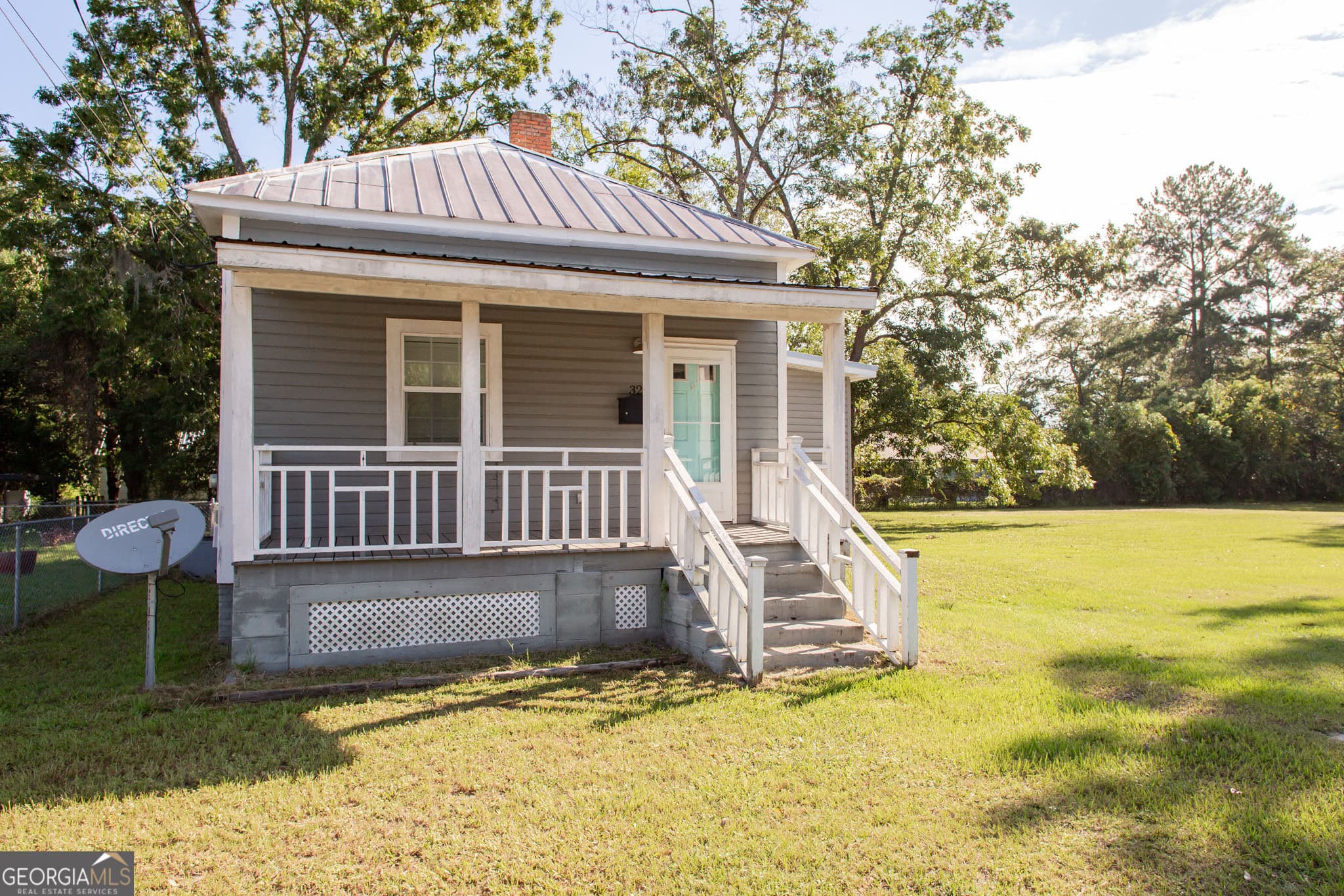 3 bedroom, 2 bathroom, 1,150 sq ft single family residence for sale at 325 Glass Street, Waycross, GA 31503 — photo 3