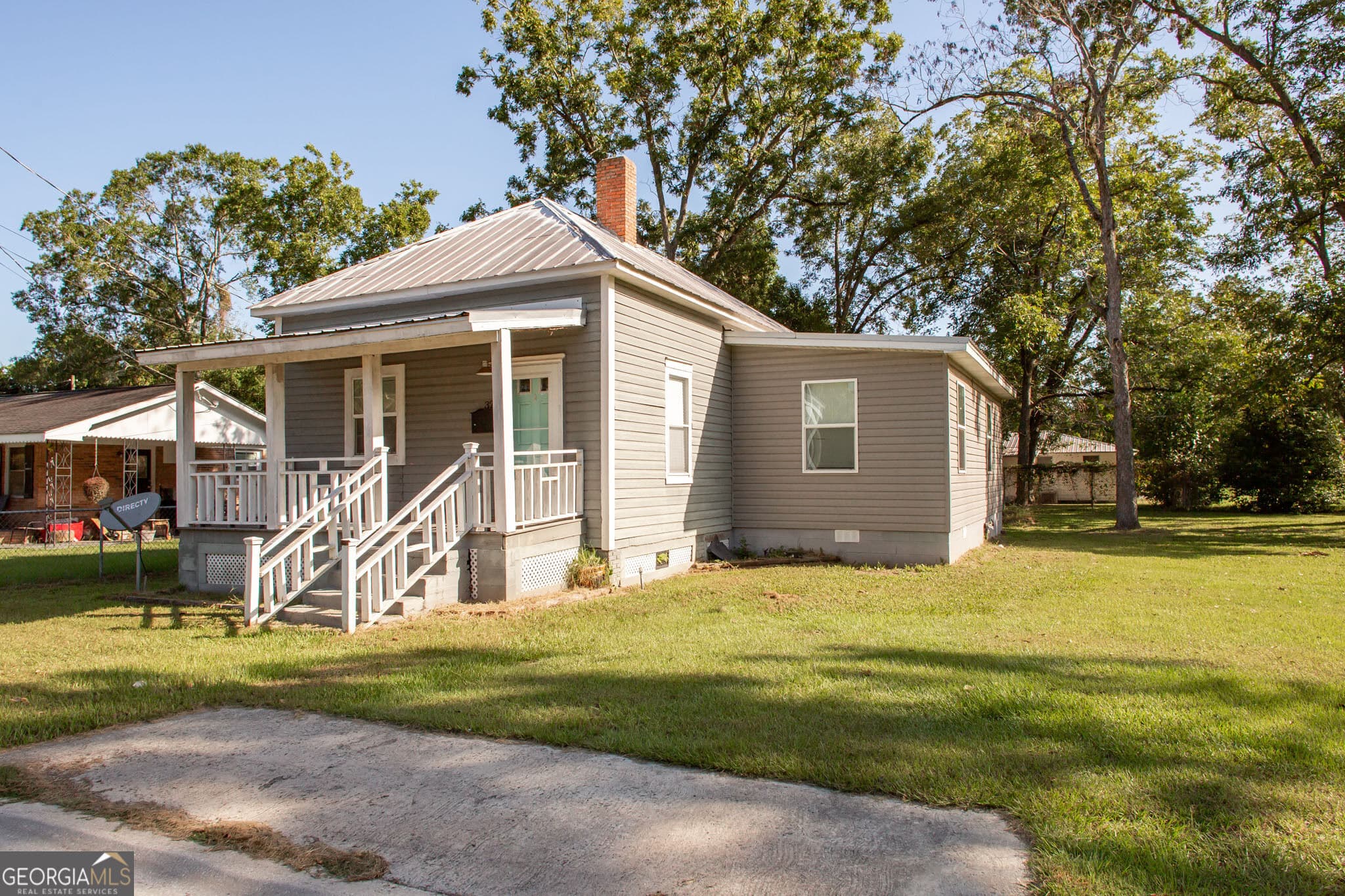 3 bedroom, 2 bathroom, 1,150 sq ft single family residence for sale at 325 Glass Street, Waycross, GA 31503