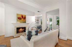 2 bedroom, 2 bathroom, 1,090 sq ft condominium for sale at 2840 Peachtree Road 411, Atlanta, GA 30305 — photo 2