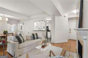 2 bedroom, 2 bathroom, 1,090 sq ft condominium for sale at 2840 Peachtree Road 411, Atlanta, GA 30305 — photo 6