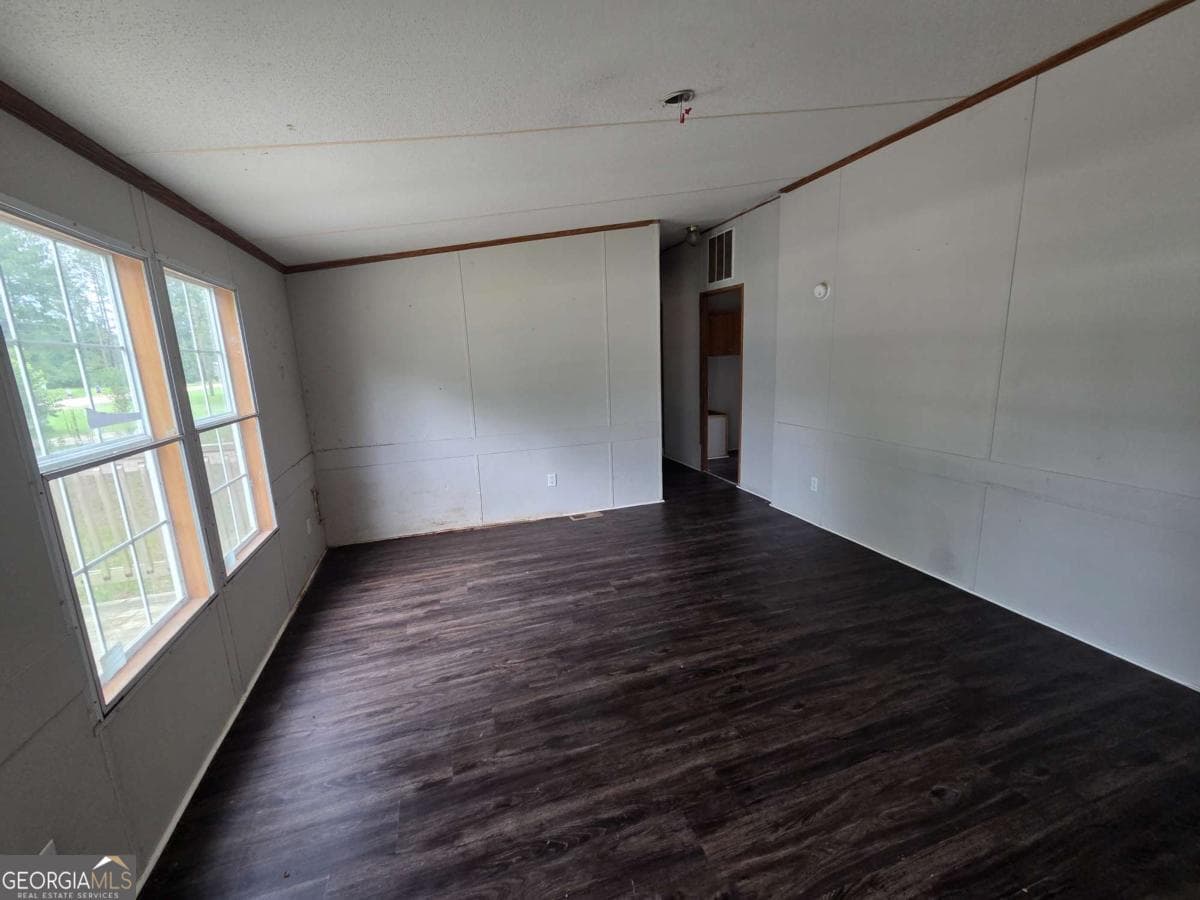 3 bedroom, 2 bathroom, 1,344 sq ft manufactured home,single family residence under contract at 147 Barn Road Circle, Jesup, GA 31545 — photo 2