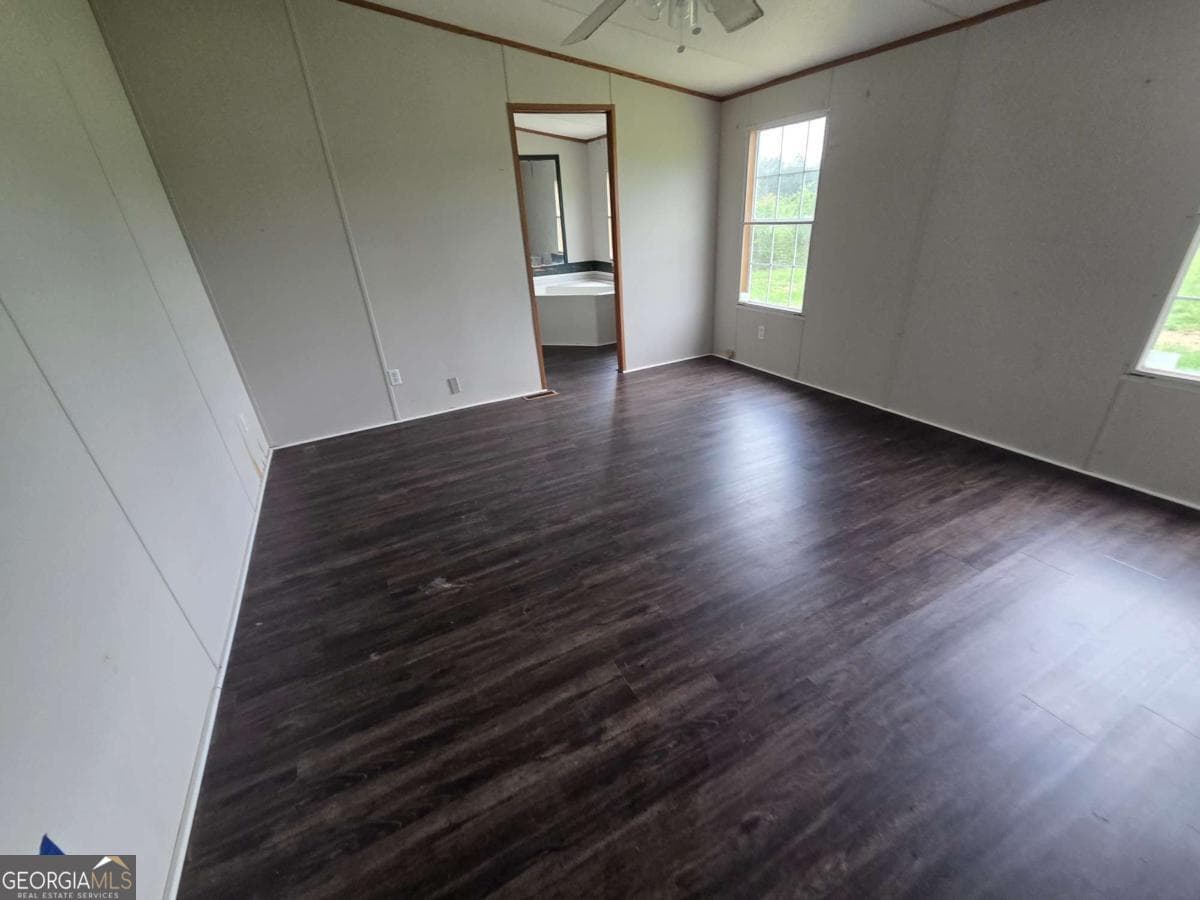 3 bedroom, 2 bathroom, 1,344 sq ft manufactured home,single family residence under contract at 147 Barn Road Circle, Jesup, GA 31545 — photo 7