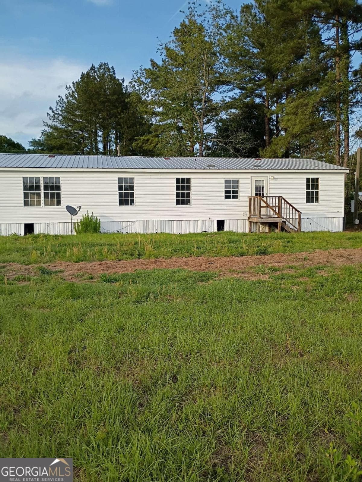 3 bedroom, 2 bathroom, 1,344 sq ft manufactured home,single family residence under contract at 147 Barn Road Circle, Jesup, GA 31545 — photo 9