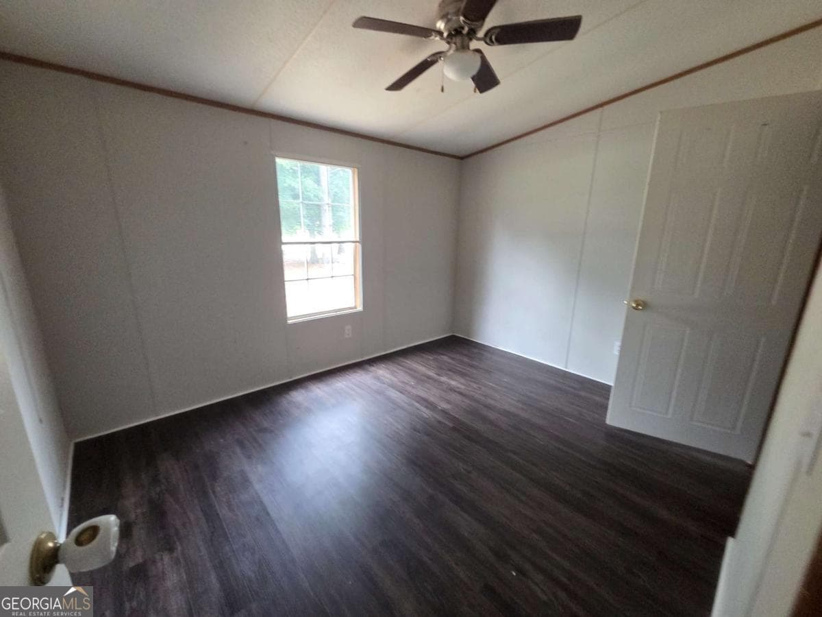 3 bedroom, 2 bathroom, 1,344 sq ft manufactured home,single family residence under contract at 147 Barn Road Circle, Jesup, GA 31545 — photo 4