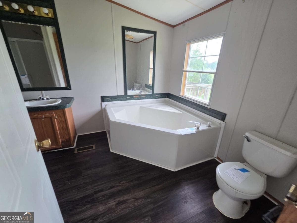 3 bedroom, 2 bathroom, 1,344 sq ft manufactured home,single family residence under contract at 147 Barn Road Circle, Jesup, GA 31545 — photo 8