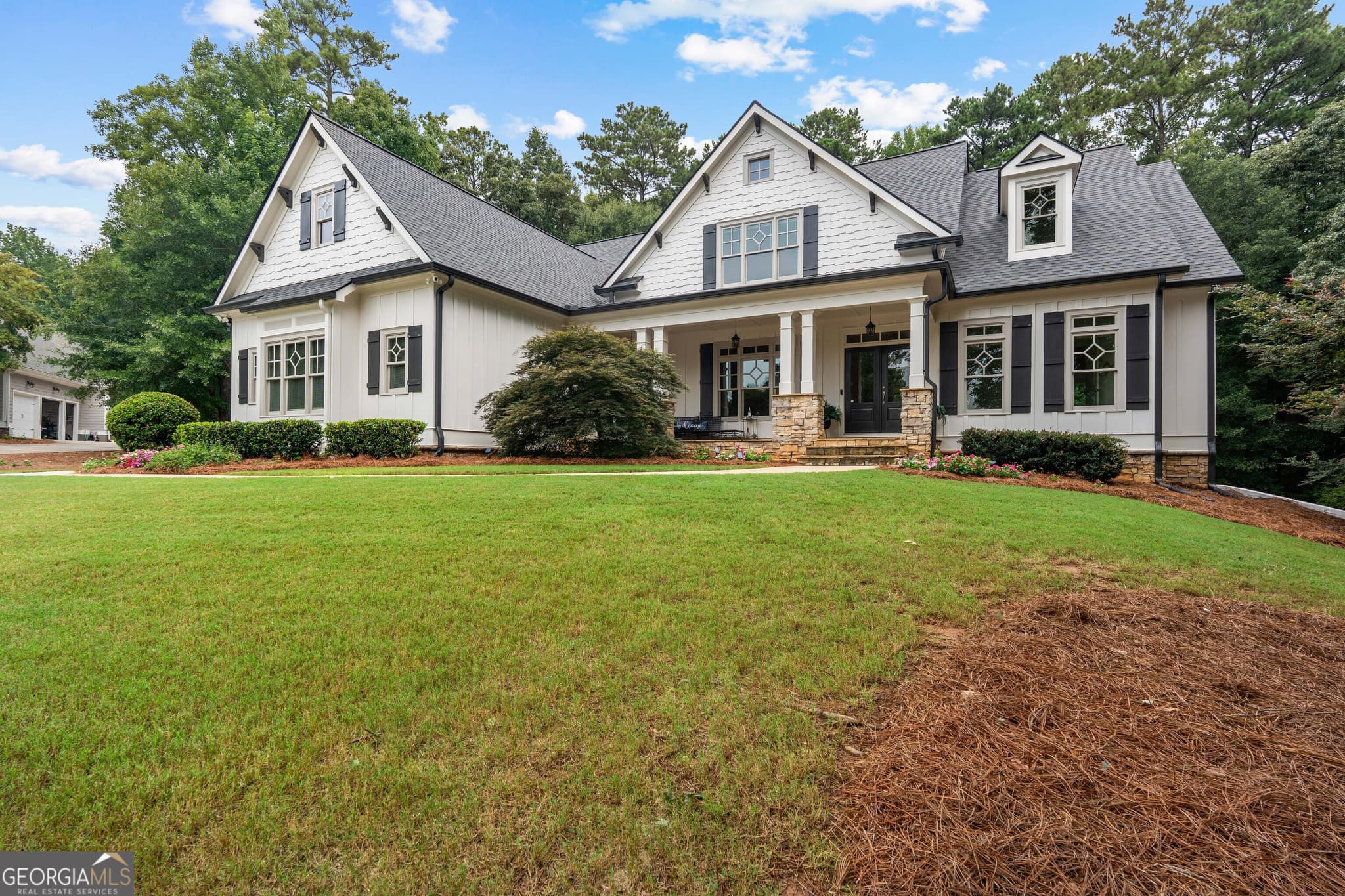 5 bedroom, 6.5 bathroom, 6,025 sq ft single family residence for sale at 120 Crystal Court, Tyrone, GA 30290 — photo 2