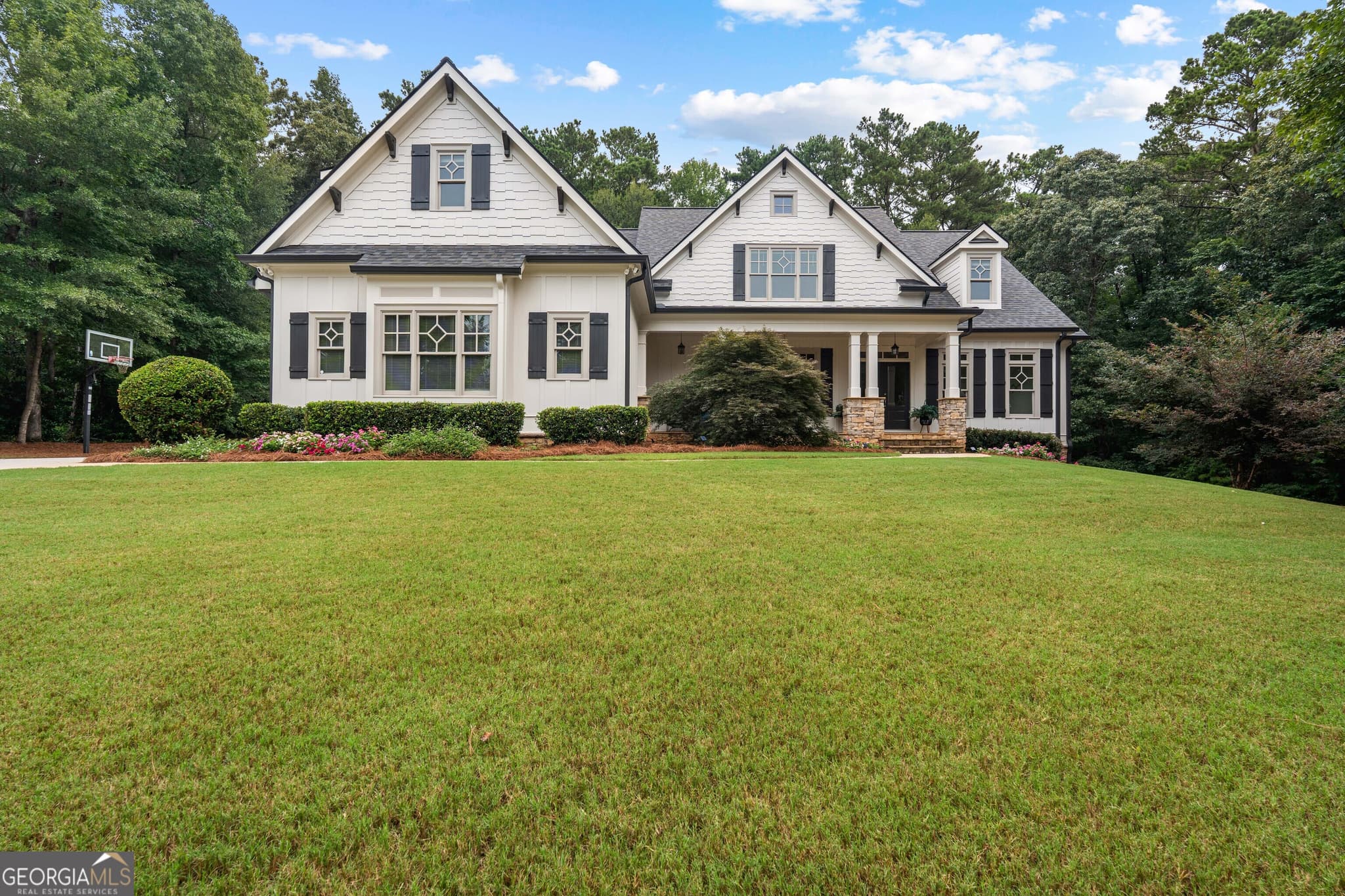 5 bedroom, 6.5 bathroom, 6,025 sq ft single family residence for sale at 120 Crystal Court, Tyrone, GA 30290 — photo 3