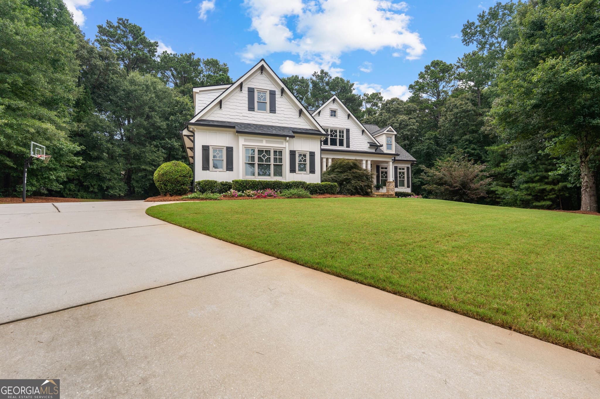 5 bedroom, 6.5 bathroom, 6,025 sq ft single family residence for sale at 120 Crystal Court, Tyrone, GA 30290 — photo 4