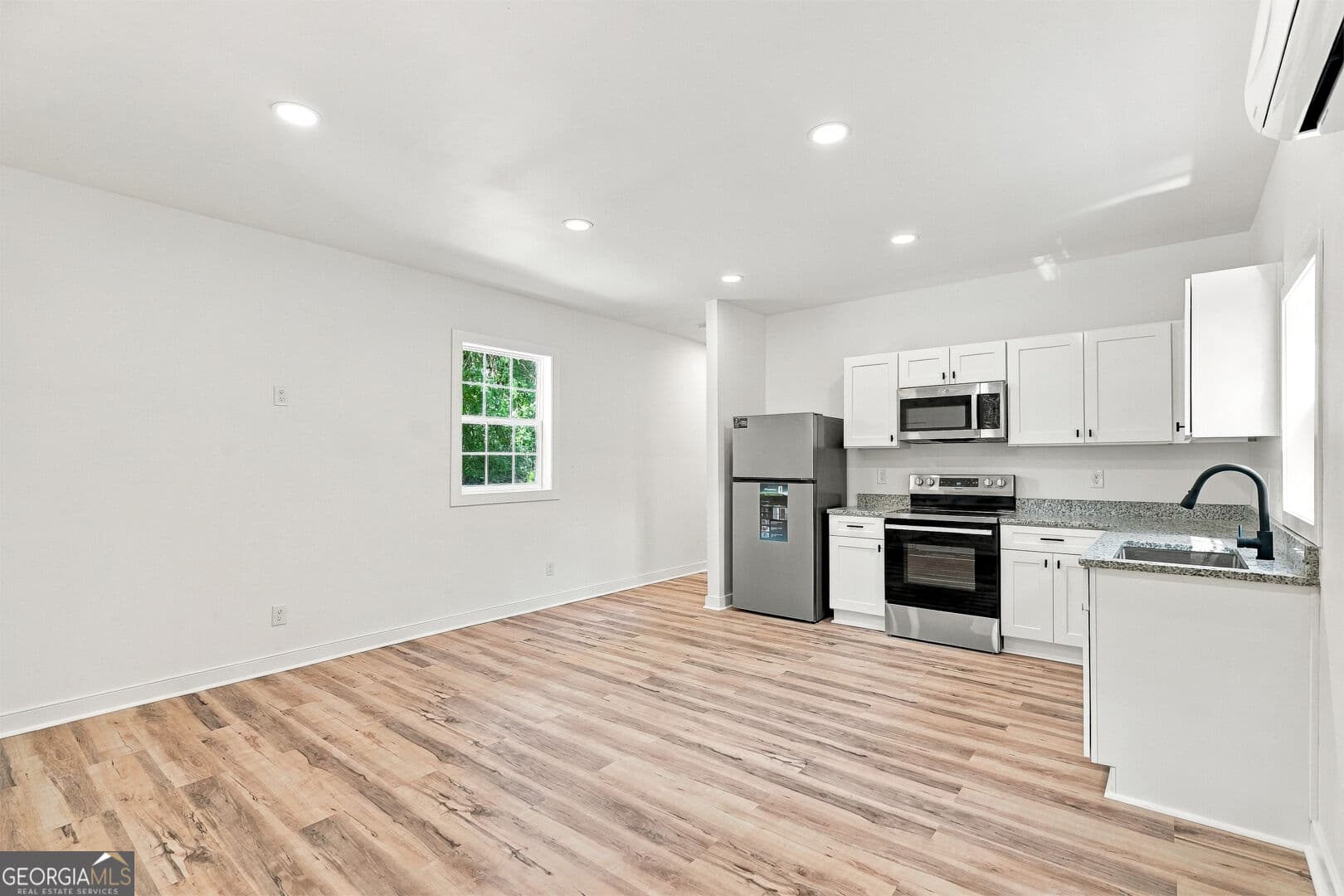 2 bedroom, 2 bathroom, 895 sq ft single family residence for sale at 41 Sargent A Street, Newnan, GA 30263 — photo 7