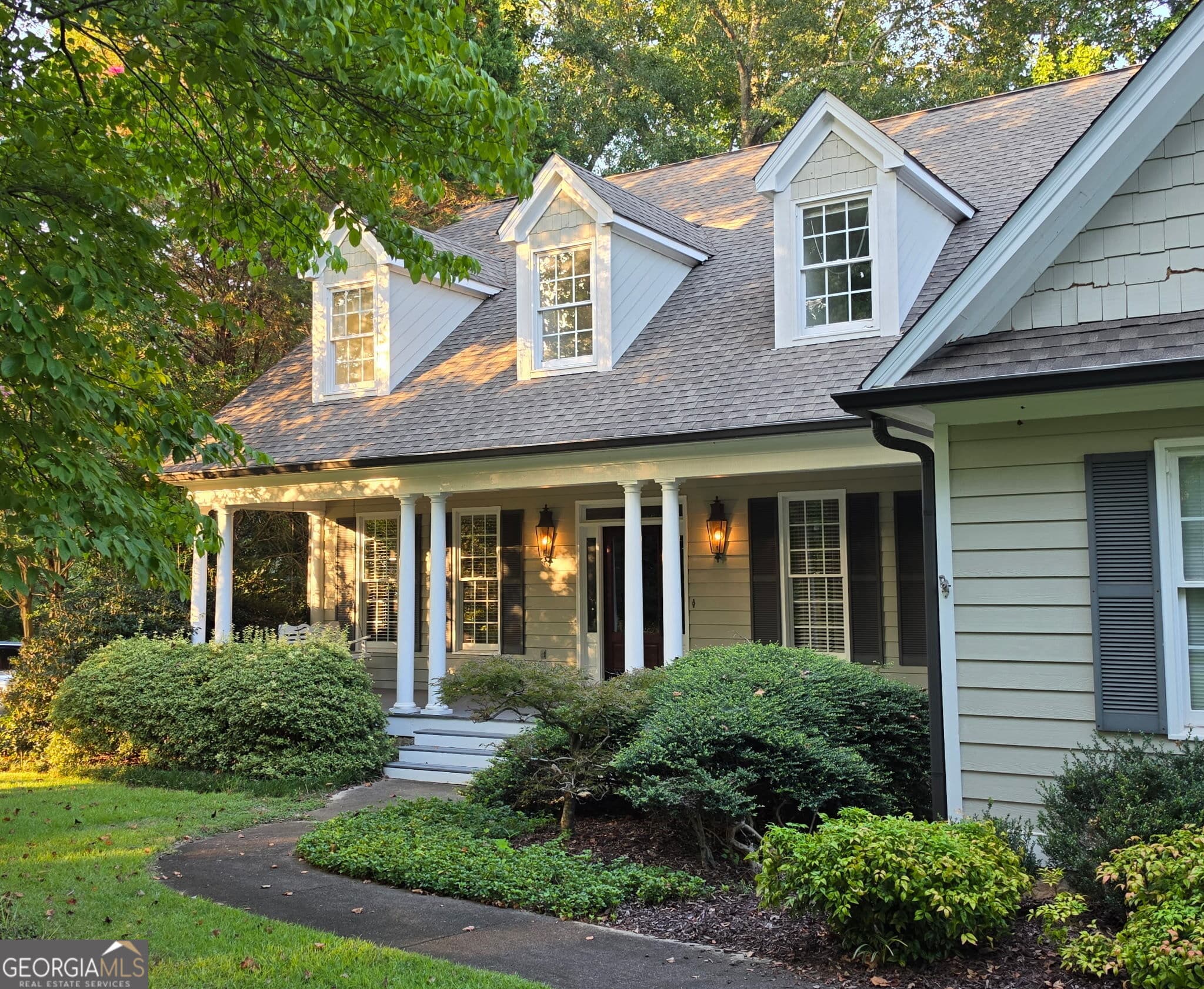 5 bedroom, 4.5 bathroom, 4,225 sq ft single family residence for sale at 187 Shoreline Circle, Newnan, GA 30263 — photo 1 of 55