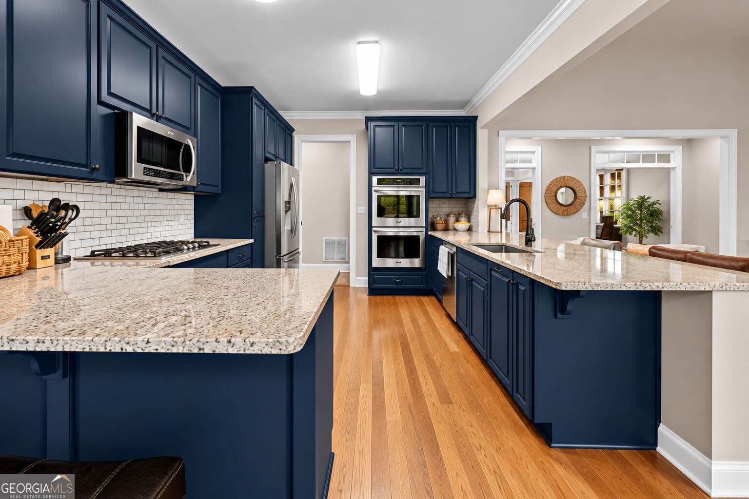 5 bedroom, 4.5 bathroom, 4,225 sq ft single family residence for sale at 187 Shoreline Circle, Newnan, GA 30263 — photo 9