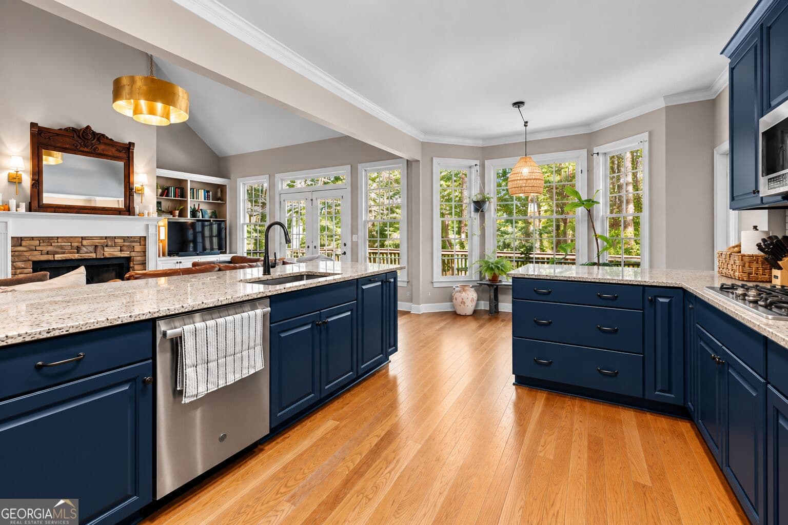5 bedroom, 4.5 bathroom, 4,225 sq ft single family residence for sale at 187 Shoreline Circle, Newnan, GA 30263 — photo 10
