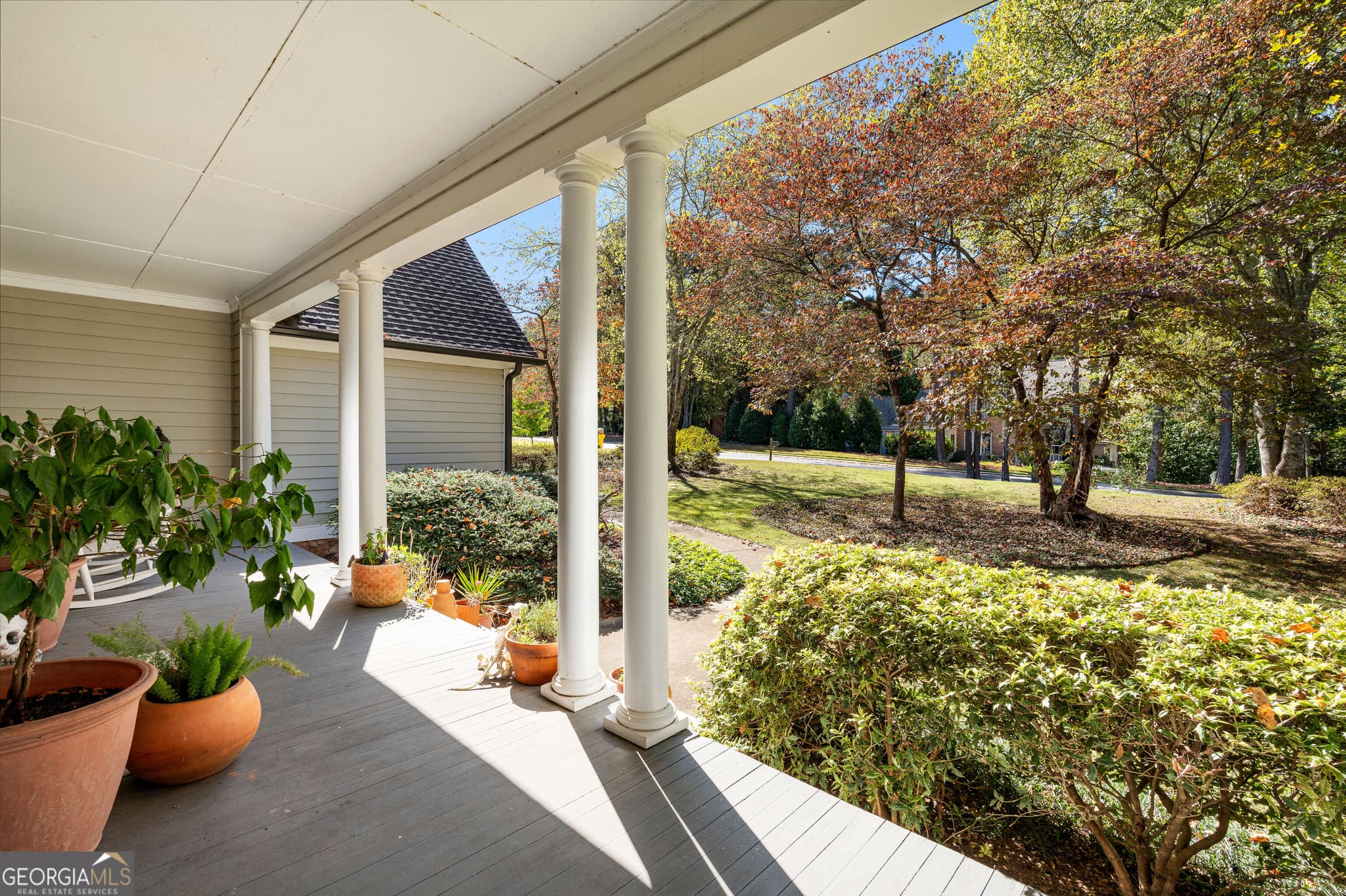 5 bedroom, 4.5 bathroom, 4,225 sq ft single family residence for sale at 187 Shoreline Circle, Newnan, GA 30263 — photo 4