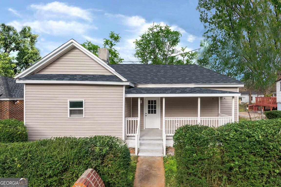 4 bedroom, 2 bathroom, 1,782 sq ft single family residence for sale at 1370 W Hancock Avenue, Athens, GA 30606 — photo 1 of 36