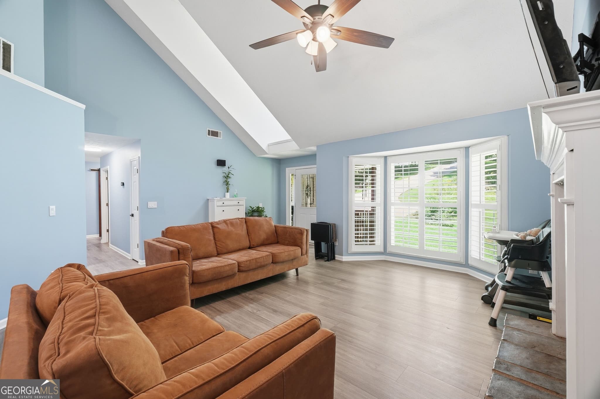 5 bedroom, 3 bathroom, 3,083 sq ft single family residence for sale at 6338 Clearbrook Drive, Flowery Branch, GA 30542 — photo 6