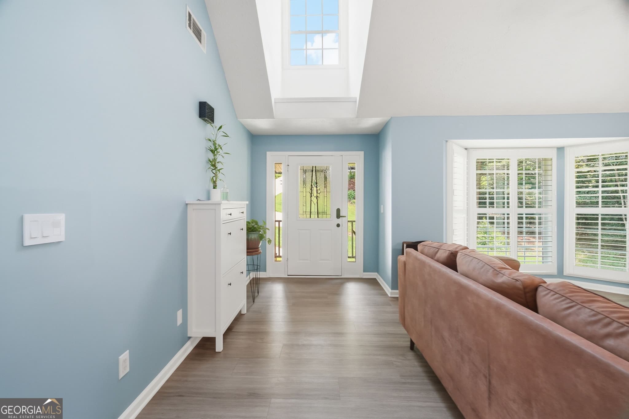 5 bedroom, 3 bathroom, 3,083 sq ft single family residence for sale at 6338 Clearbrook Drive, Flowery Branch, GA 30542 — photo 4