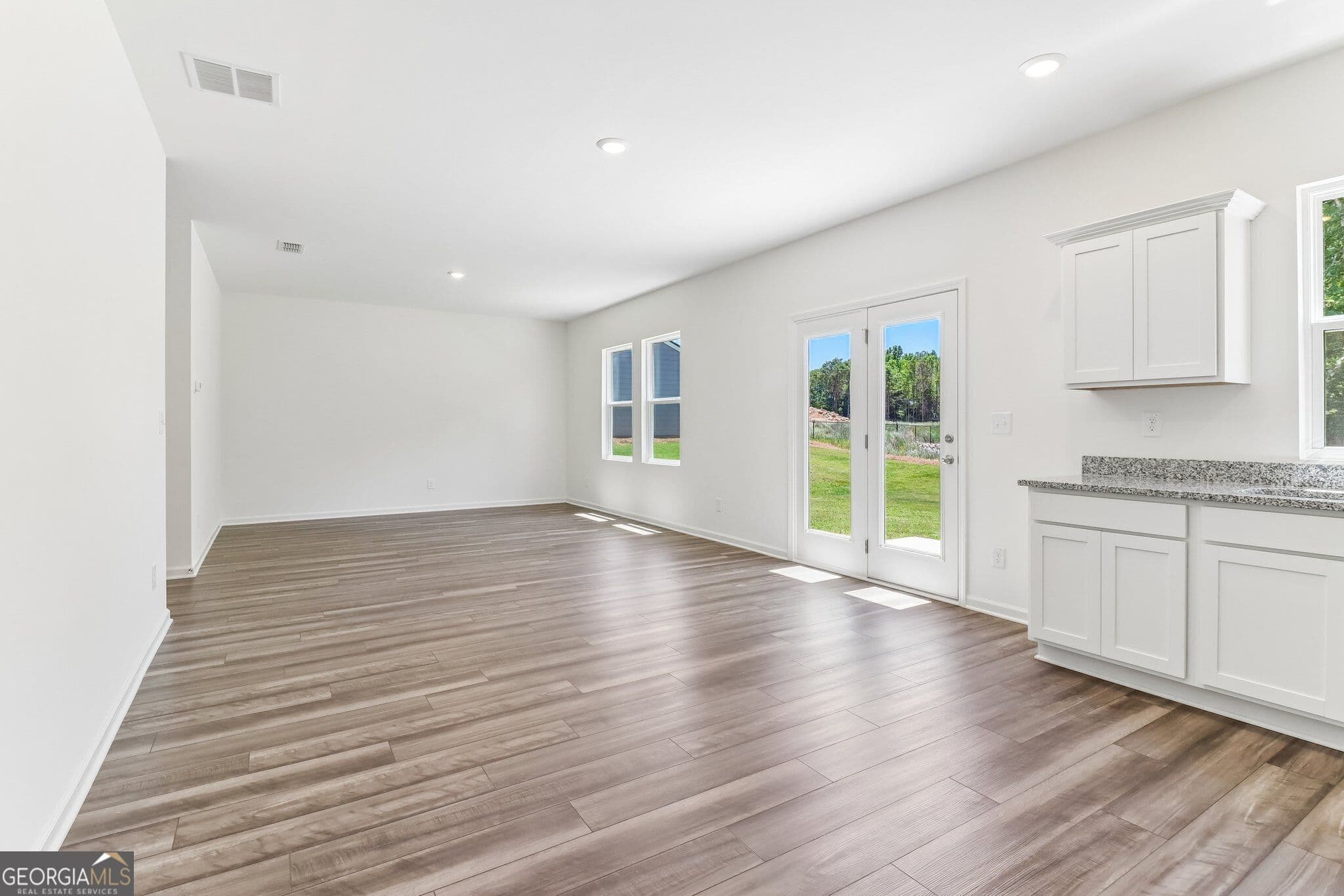 4 bedroom, 2.5 bathroom, 1,801 sq ft single family residence for sale at 38 Crescent Boulevard, Carrollton, GA 30116 — photo 6