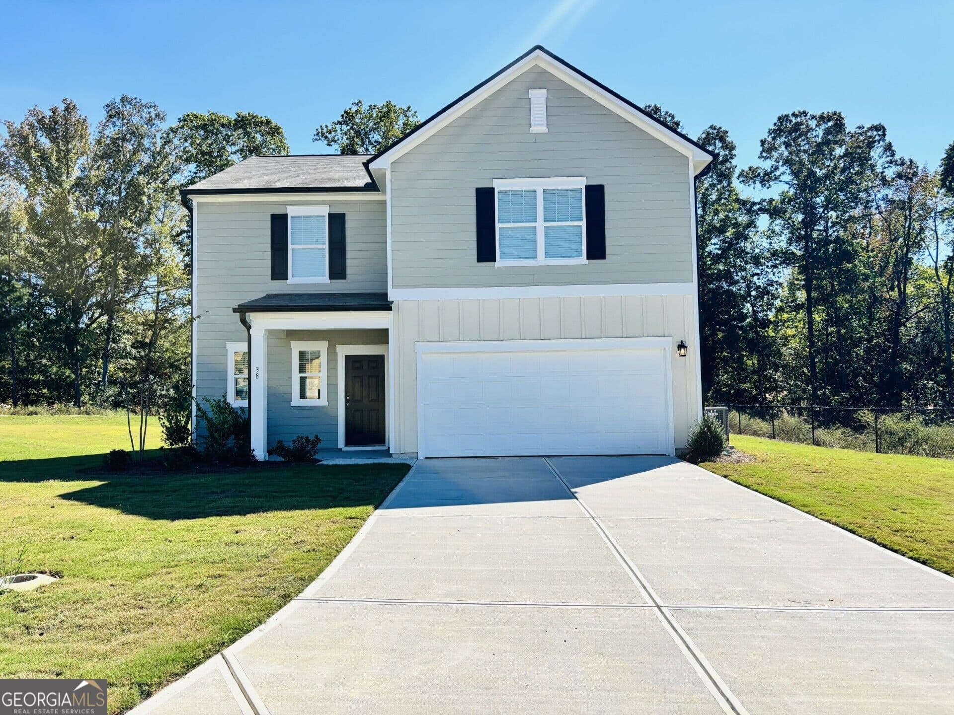 4 bedroom, 2.5 bathroom, 1,801 sq ft single family residence for sale at 38 Crescent Boulevard, Carrollton, GA 30116 — photo 1 of 20