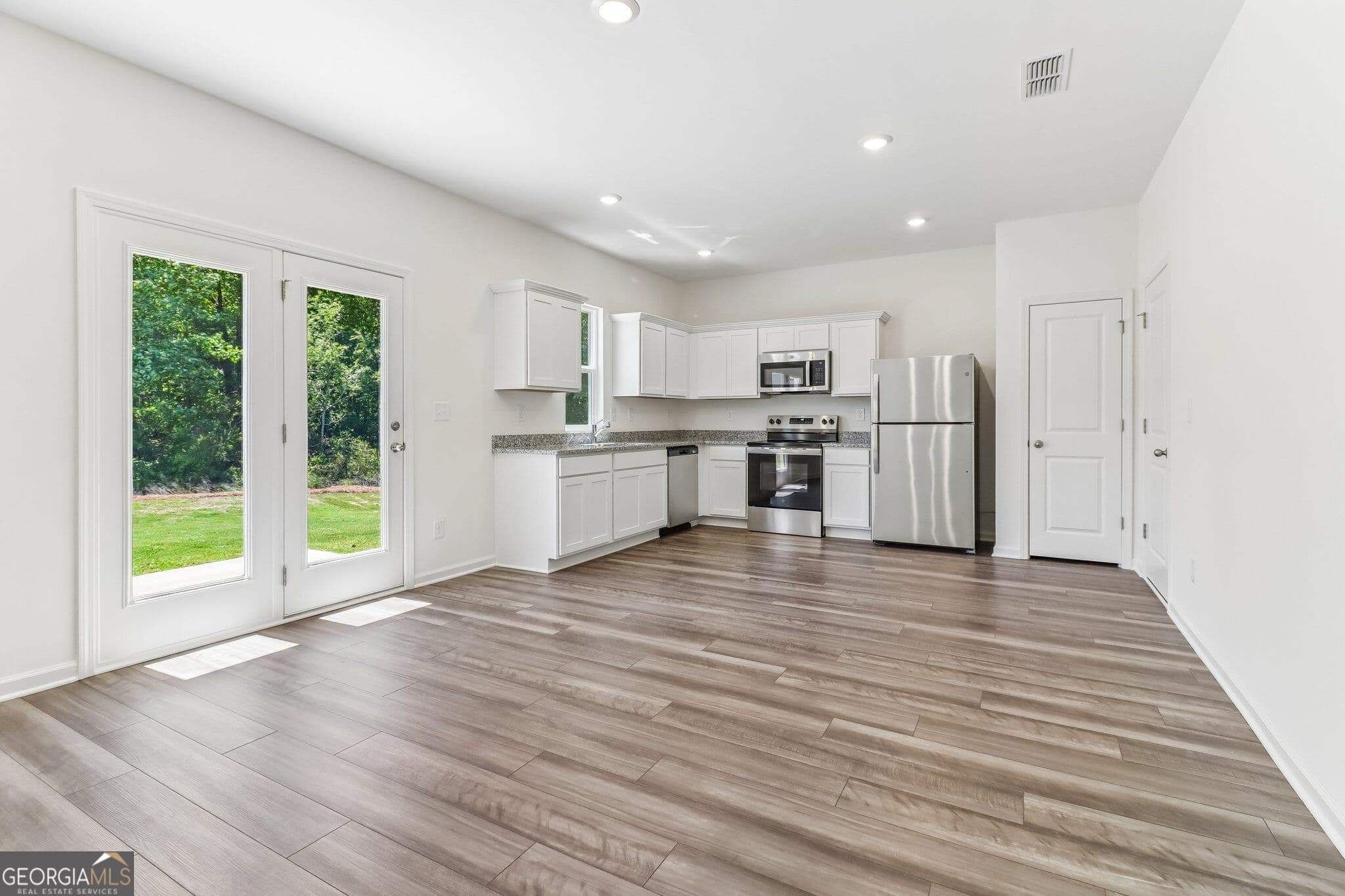 4 bedroom, 2.5 bathroom, 1,801 sq ft single family residence for sale at 38 Crescent Boulevard, Carrollton, GA 30116 — photo 10