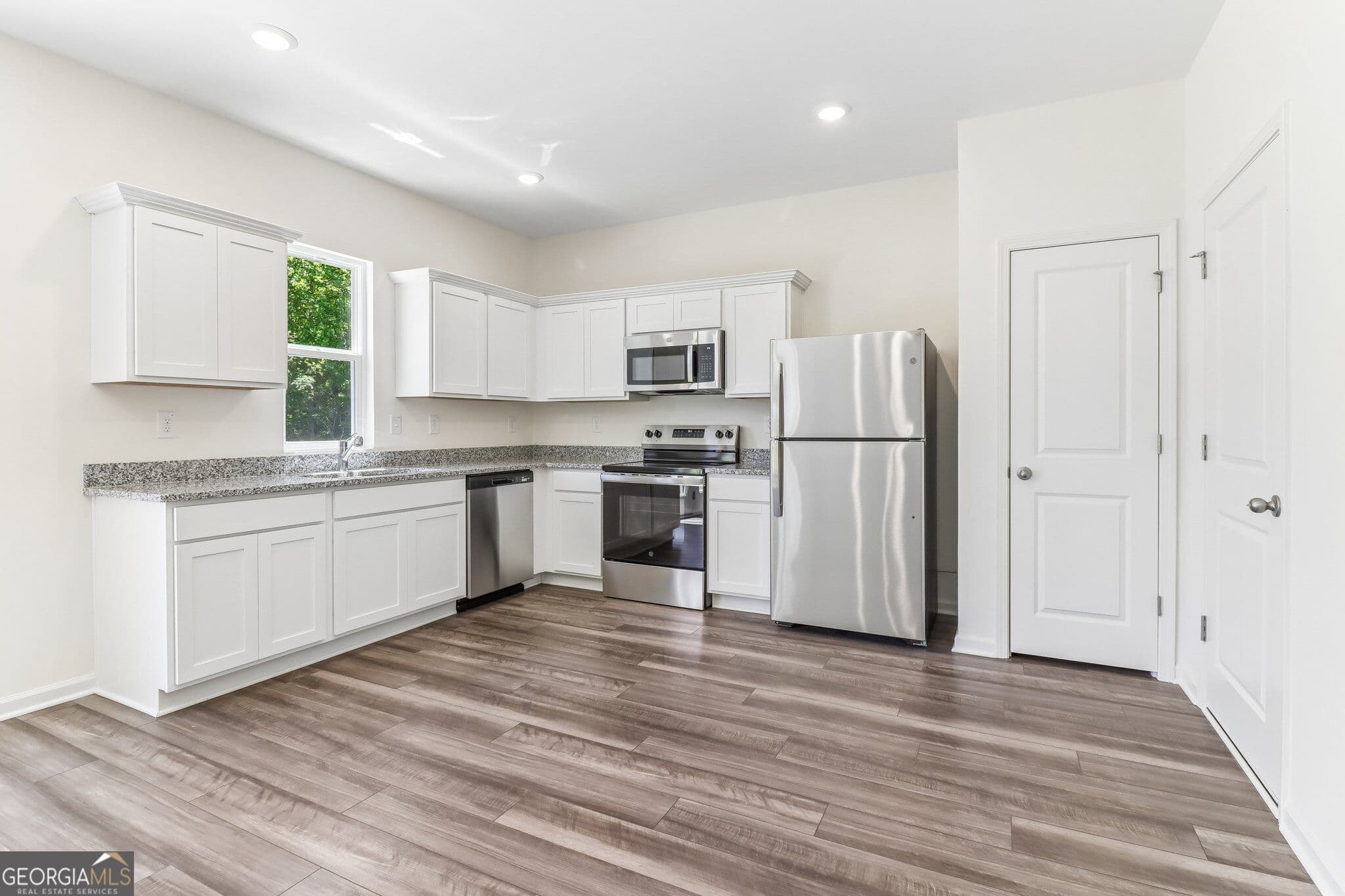 4 bedroom, 2.5 bathroom, 1,801 sq ft single family residence for sale at 38 Crescent Boulevard, Carrollton, GA 30116 — photo 8