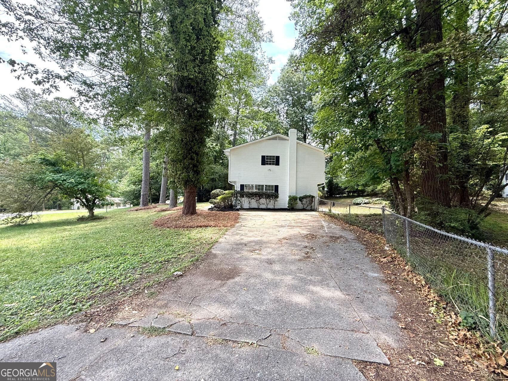 4 bedroom, 2 bathroom, 1,752 sq ft single family residence for sale at 3681 Lavilla Drive, Powder Springs, GA 30127 — photo 3